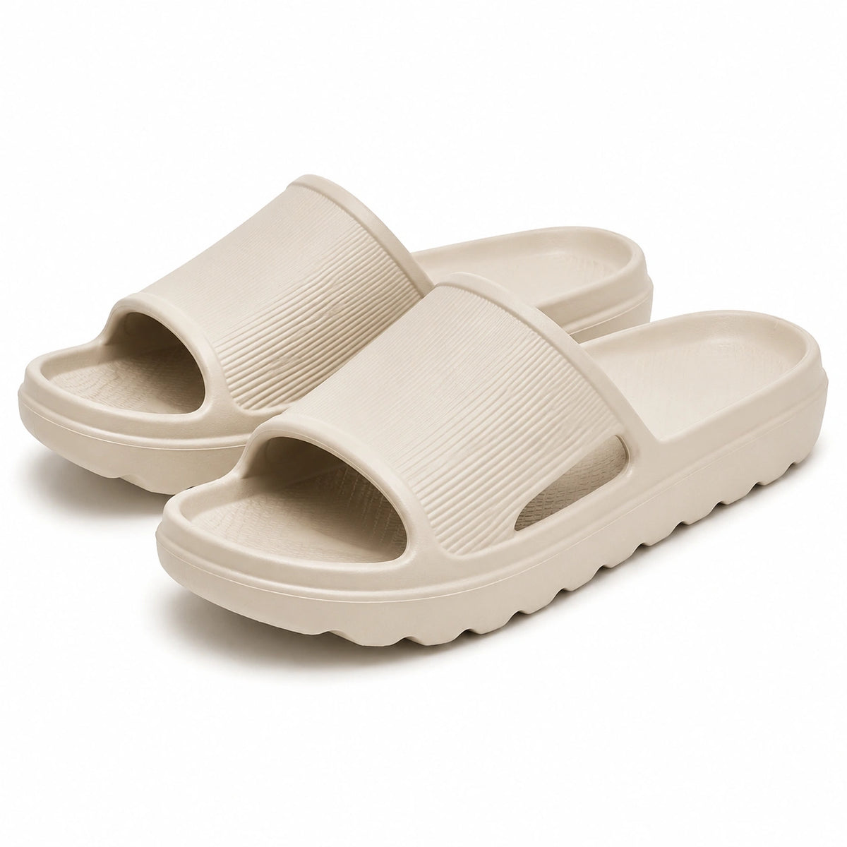 Claquettes 38/39 en mousse synthétique beige à semelle crantée pour usage quotidien